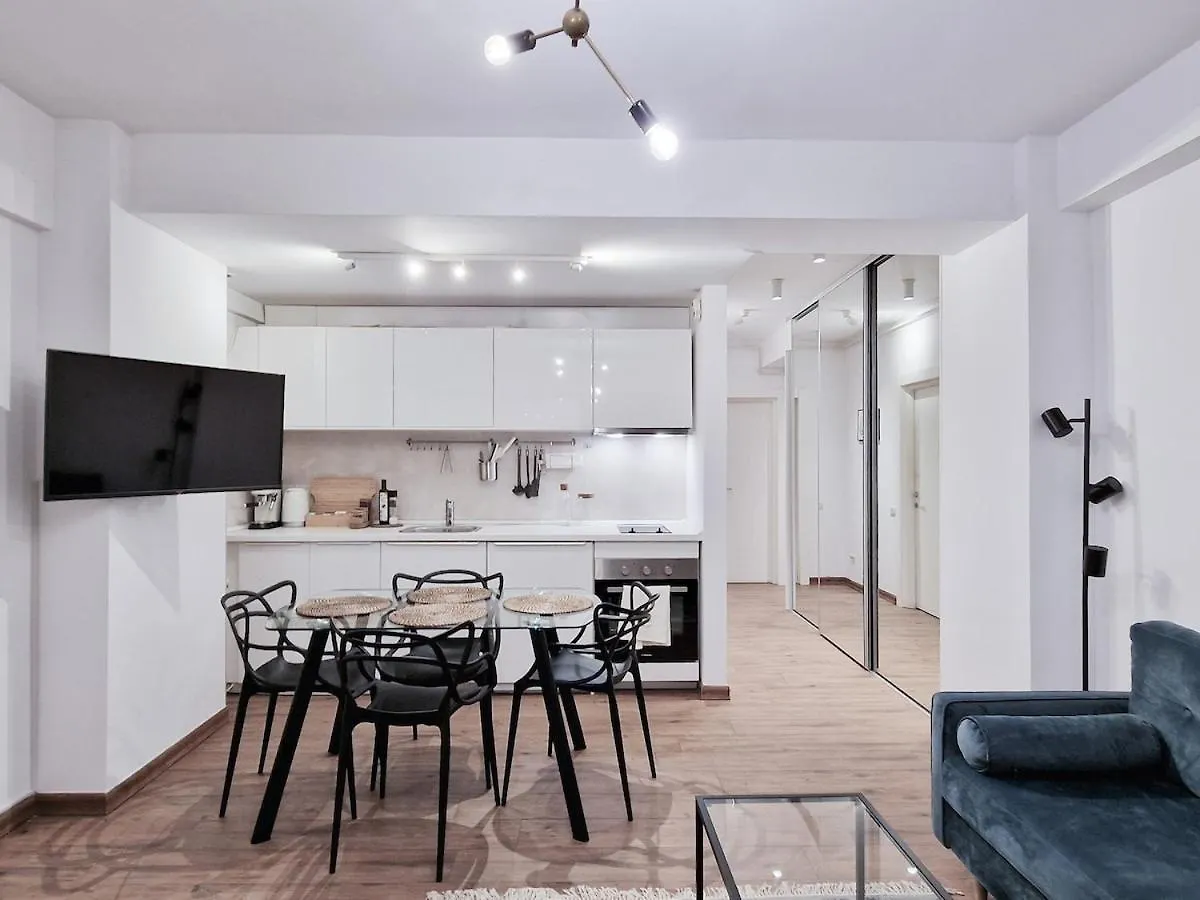 Central Apartment With Home Cinema & Work Space Bükreş