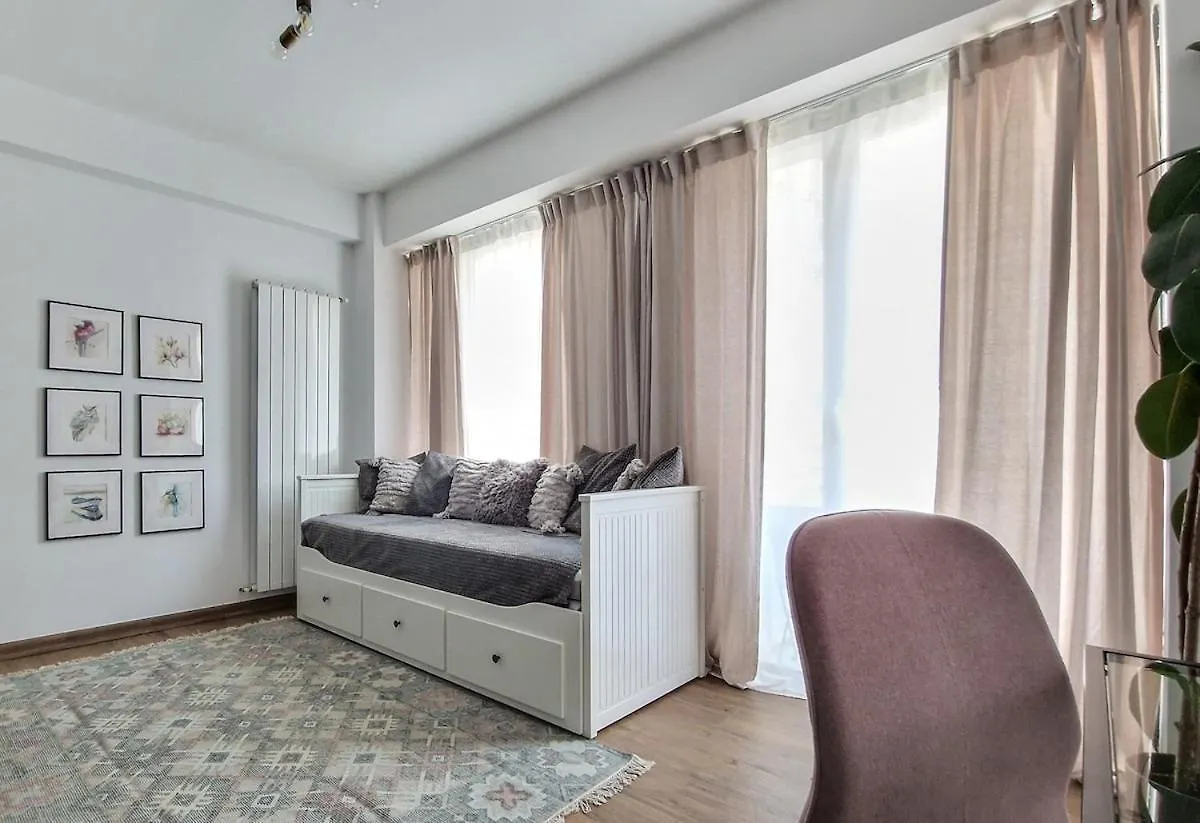 Central Apartment With Home Cinema & Work Space Bükreş