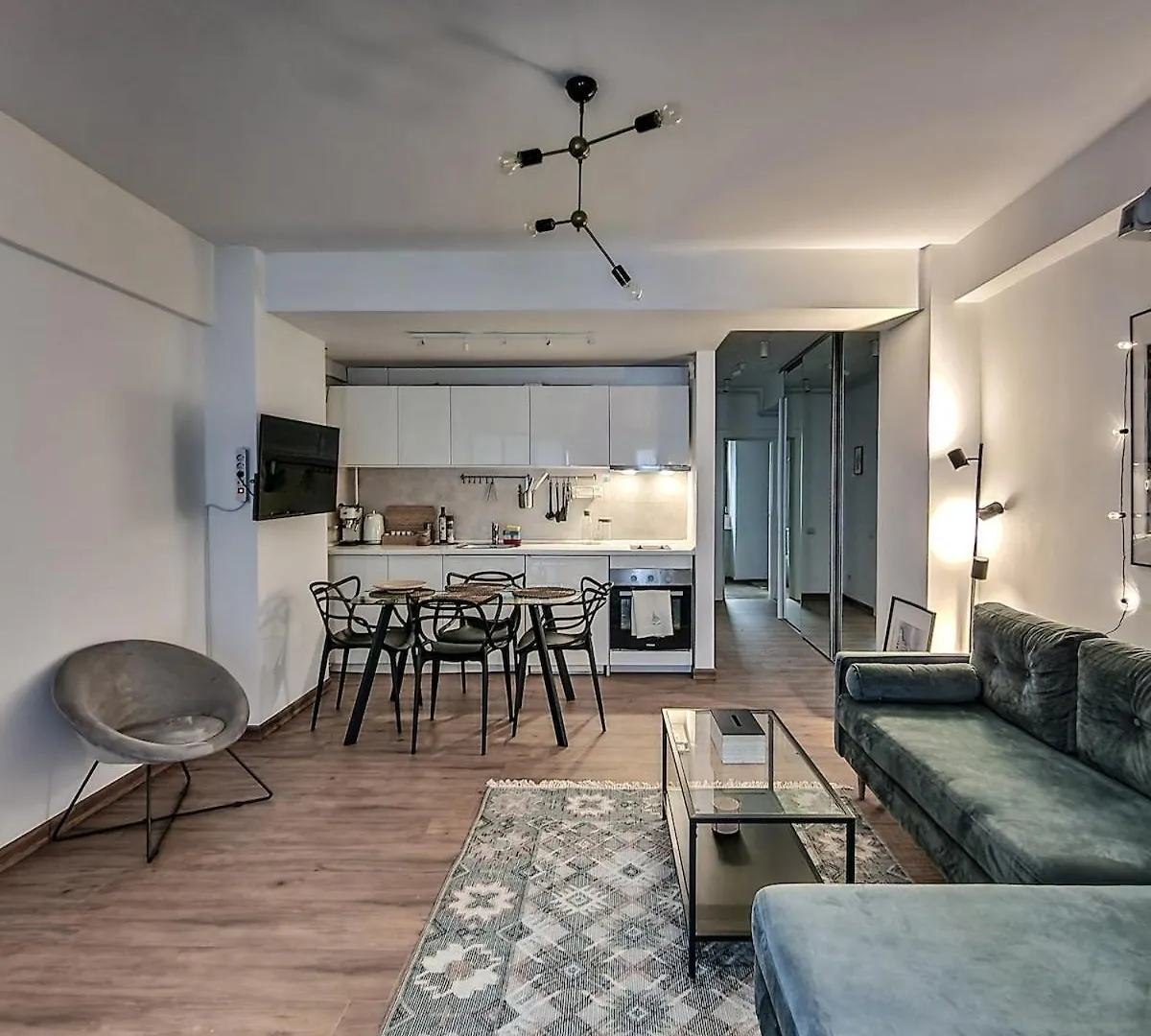 Central Apartment With Home Cinema & Work Space Bükreş