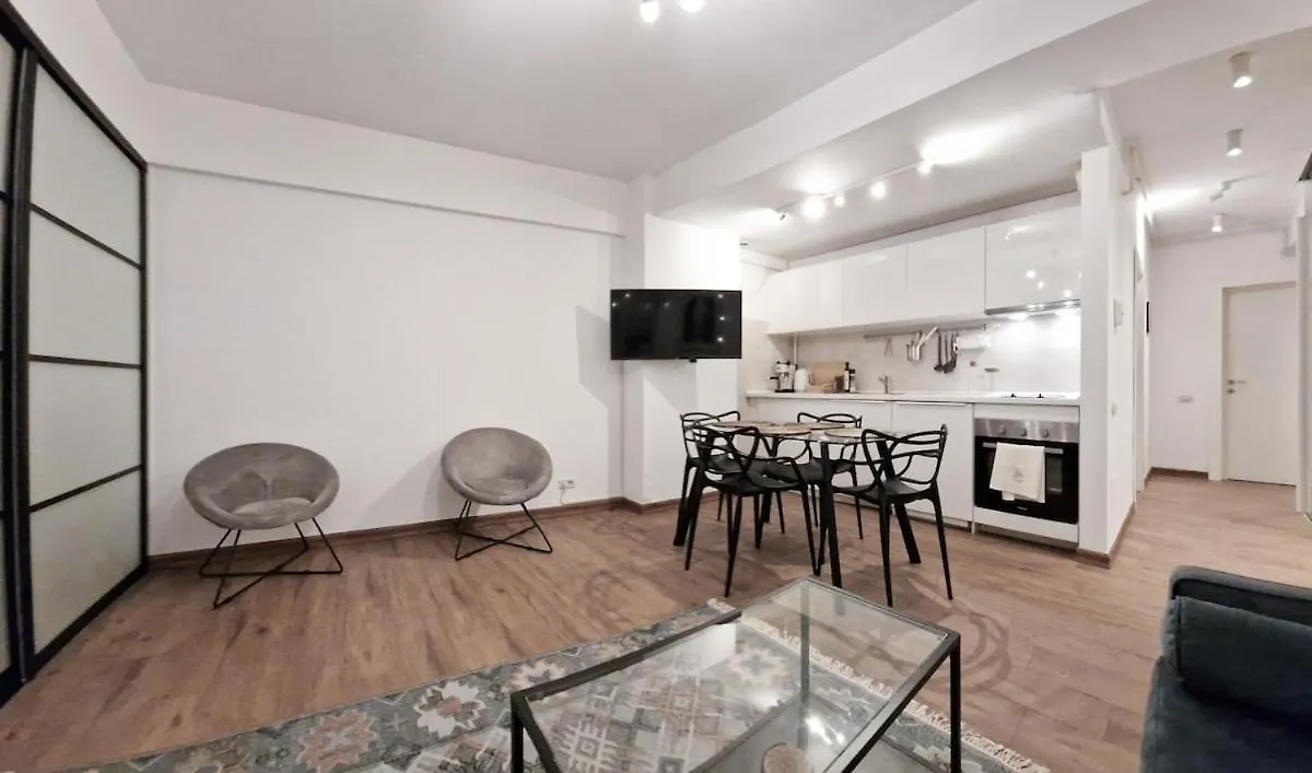 Central Apartment With Home Cinema & Work Space Bucharest